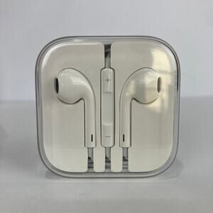 New Apple EarPods Earbuds Headphones 3.5mm AUX Jack Wired White